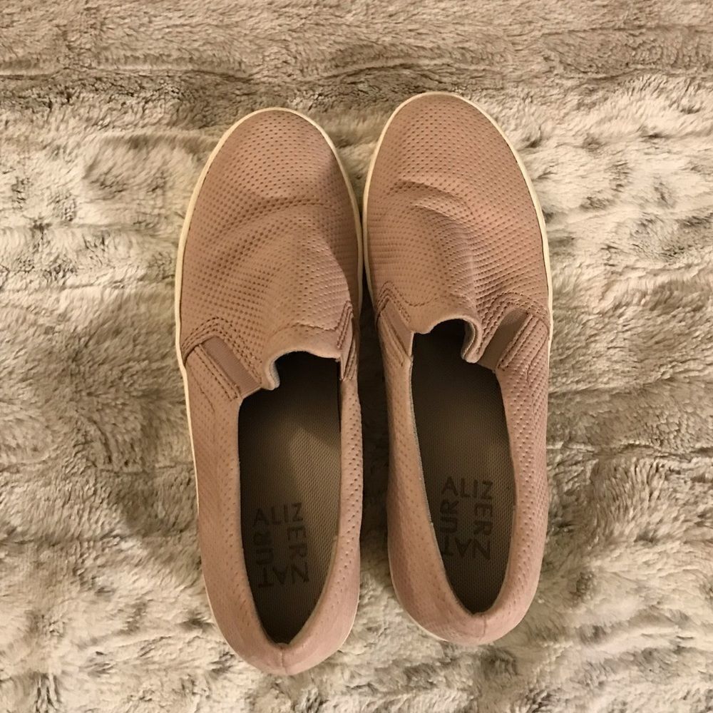 : : Naturalizer Fashion Comfort Leather Mesh Pattern Sneakers : - Picture 5 of 10